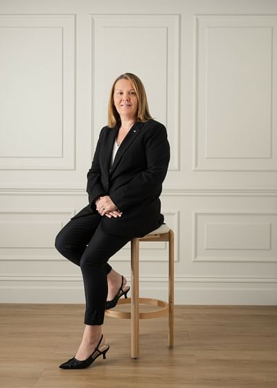 Jenni Cowling full body image