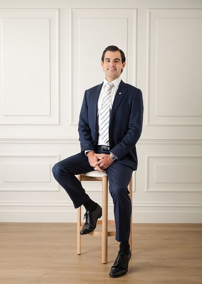 Julian Pegoraro full body image