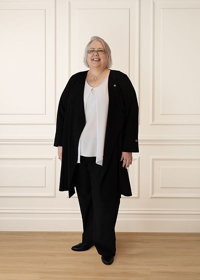 Julie Timms full body image