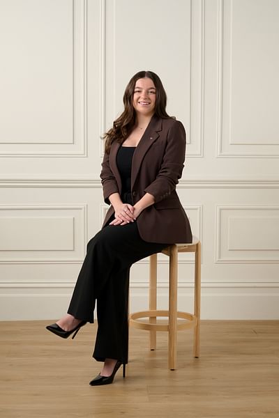 Olivia Daniele full body image