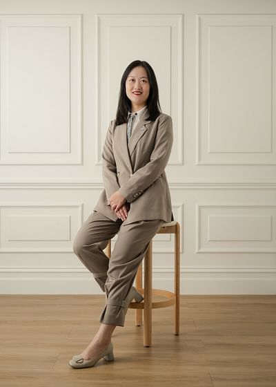 Ling Ni full body image