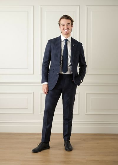 Mack Burgoine full body image