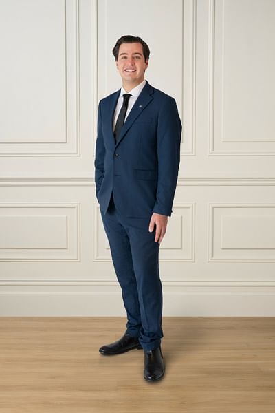 Mason Kelynack full body image