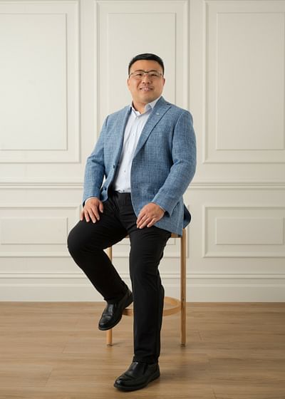 Mike Wang full body image