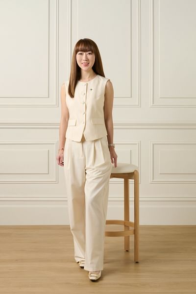 Nicole Qiu full body image