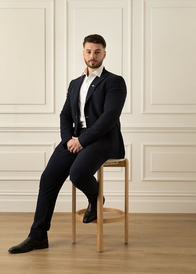 Sam Rontogiannis full body image