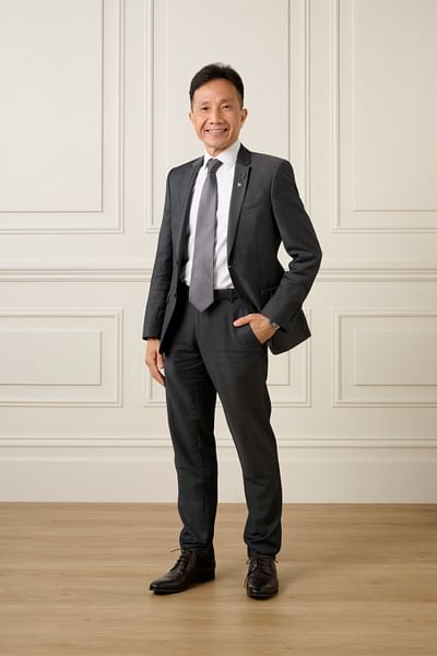 Steven Qian full body image