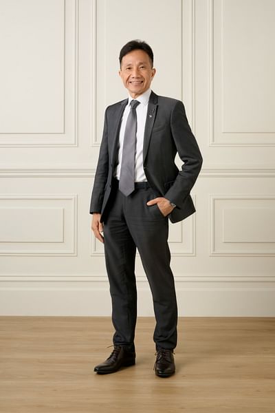 Steven Qian full body image