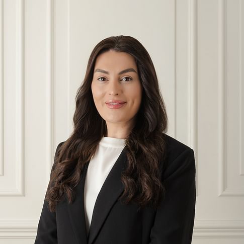 Merve Ozer face image