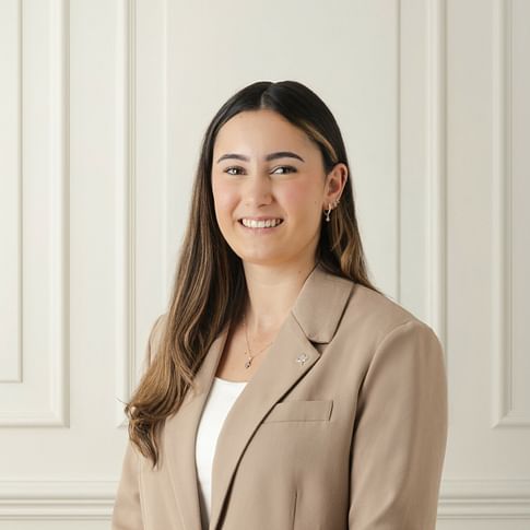 April McDonnell face image