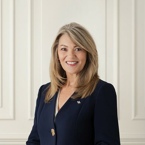 Traci Stella face image