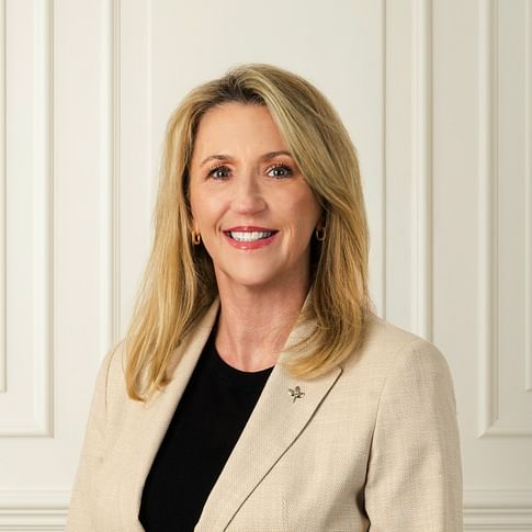 Lisa Syrros face image