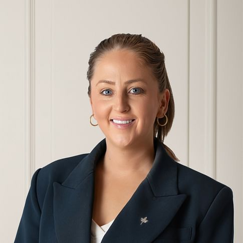 Elise Carey face image