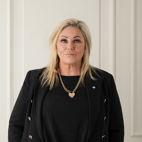 Kate Donaldson face image