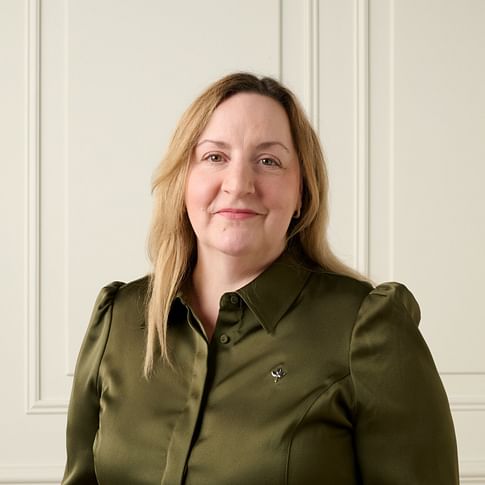 Lisa Tsolakdis face image