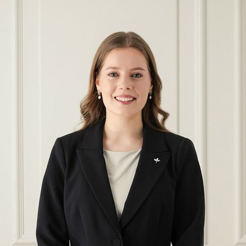 Sarah MacDonald face image